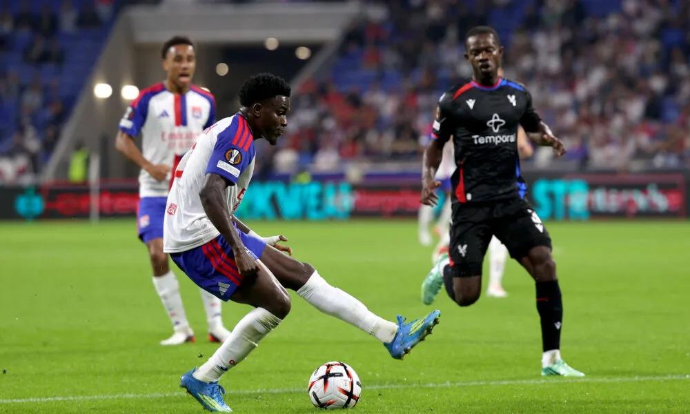 Lyon s’impose face à Crystal Palace : une victoire 3-2 au