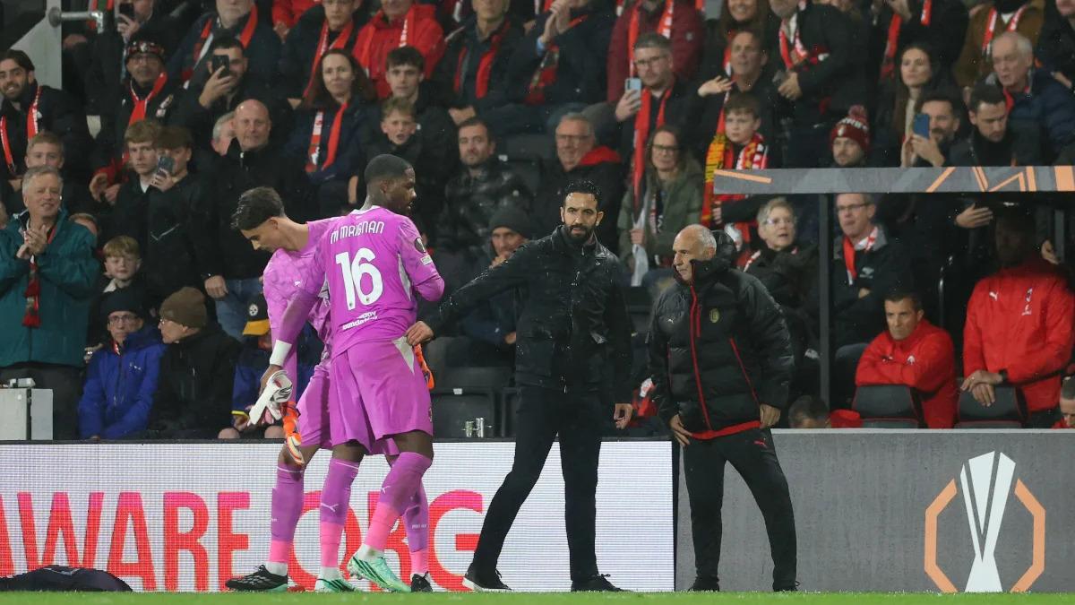 Europa League : Maignan suspendu après son expulsion avec