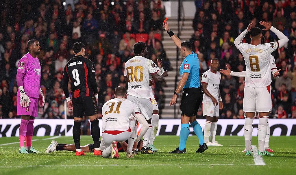 Jeudi européen : carton rouge absurde pour Maignan et bijou