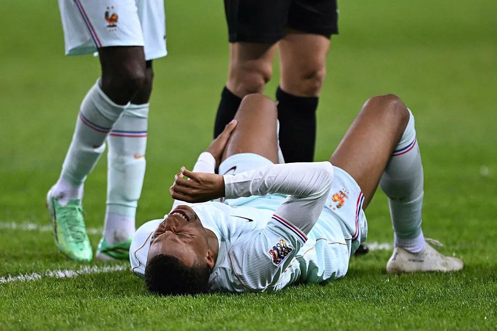 Mbappé sort touché lors du premier match de Zidane