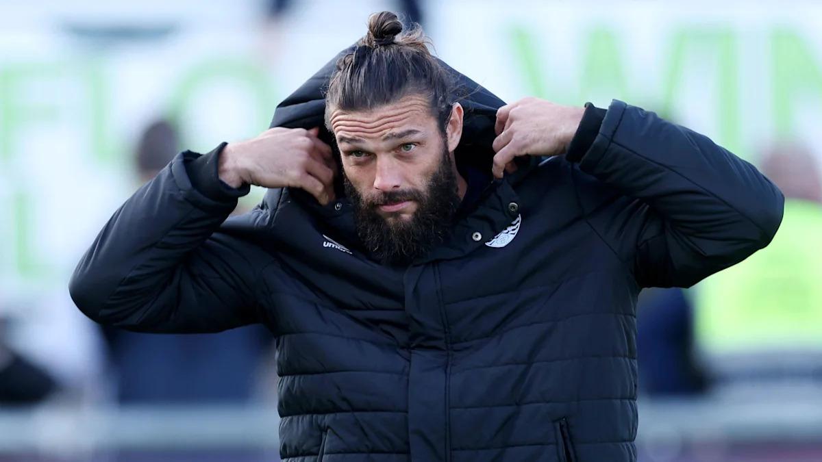 Andy Carroll remercie le public pour son soutien après