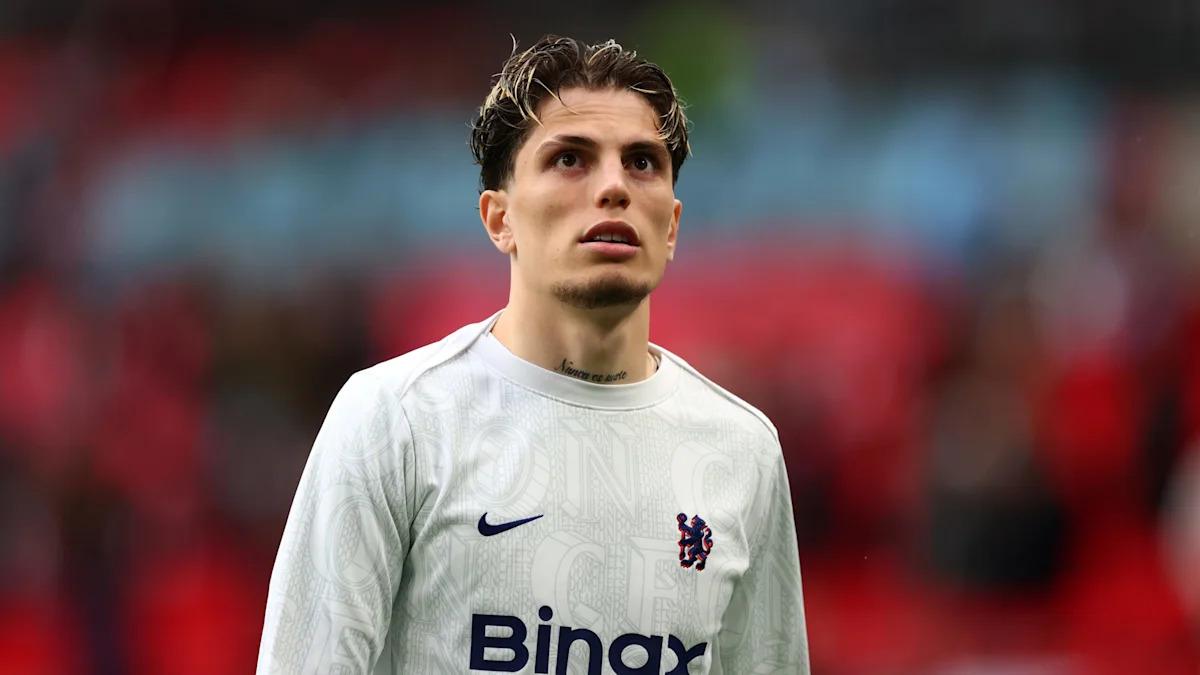 Alejandro Garnacho face à un avenir incertain à Aston Villa