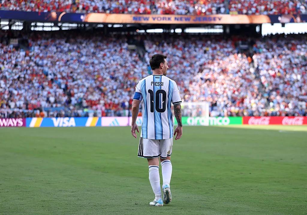 Un défenseur plaisante à l'idée d'affronter Messi lors