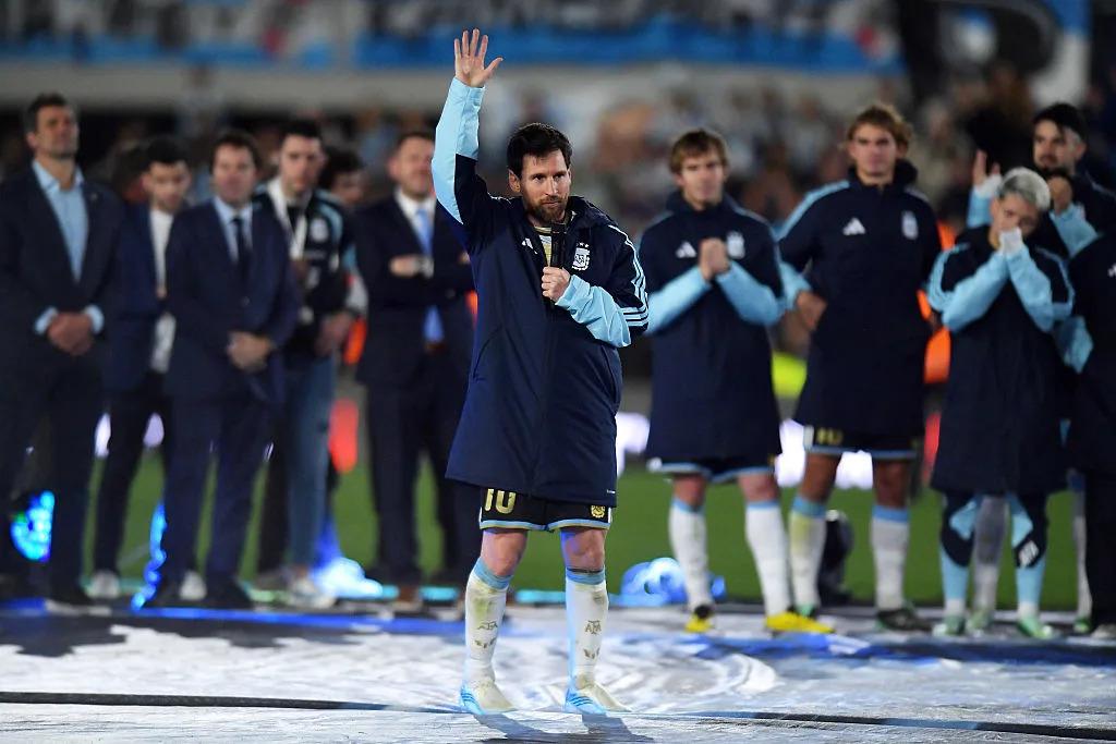 Lionel Messi émouvant lors de son adieu à l'équipe